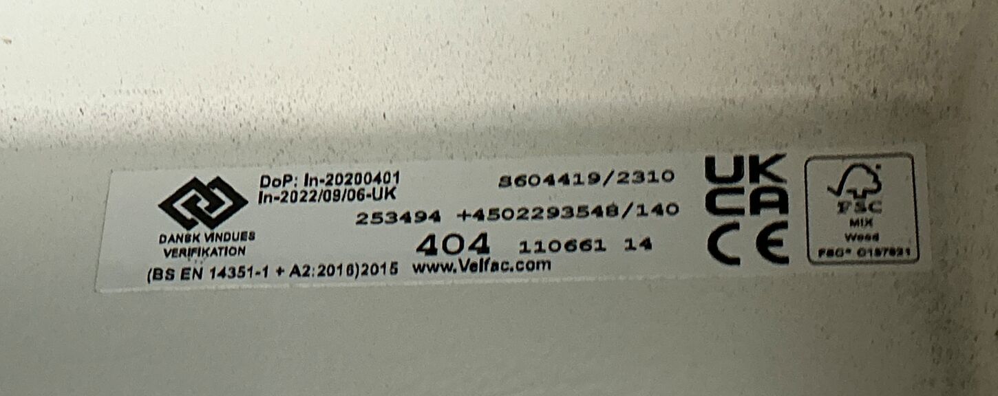 Sort 2-fags energivindue m/lamineret glas