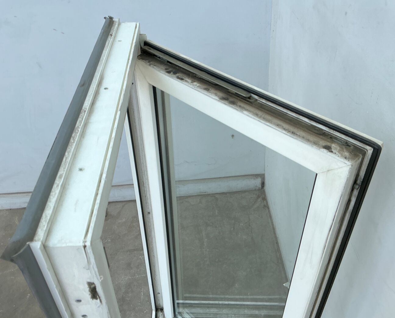 Plast termovinduer med dreje/kip