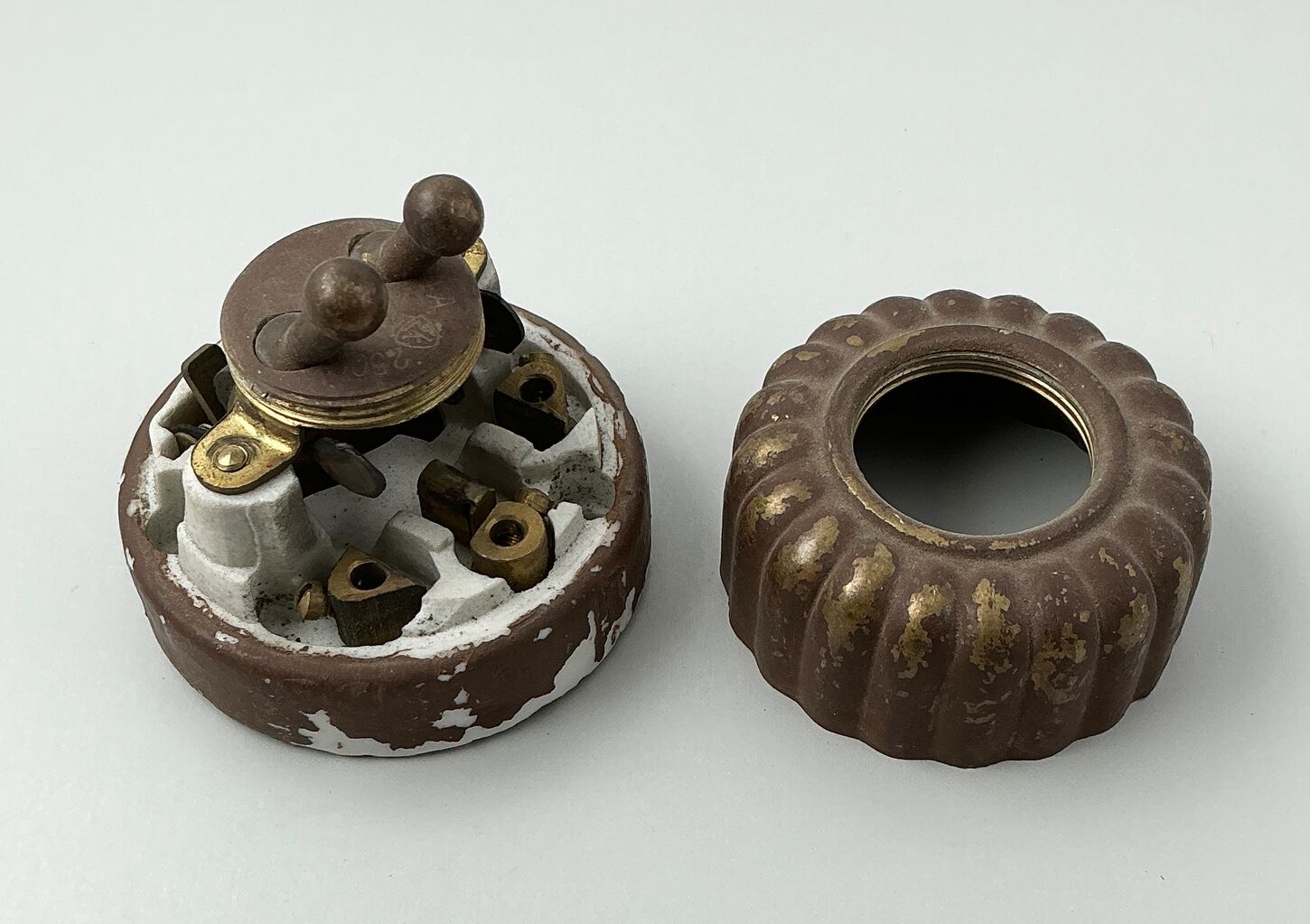 Messing krone afbryder riflet