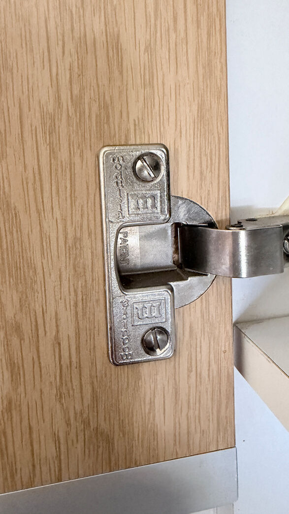 Komplet 70'er køkken med integreret spiseplads