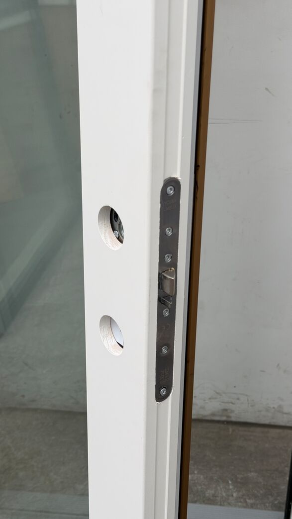 Guldfarvet vh. facadedør med karm 222 cm.