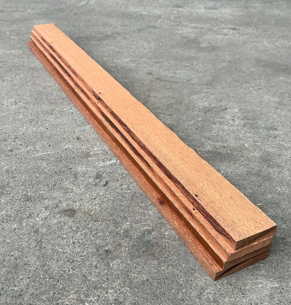 Mahognilister med sømhuller 4x1x60 cm