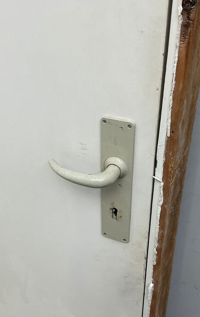 Indvendig celledør med karm