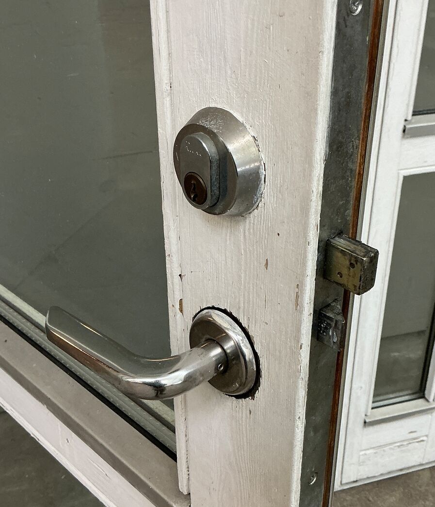Yderdør med sideparti vh.