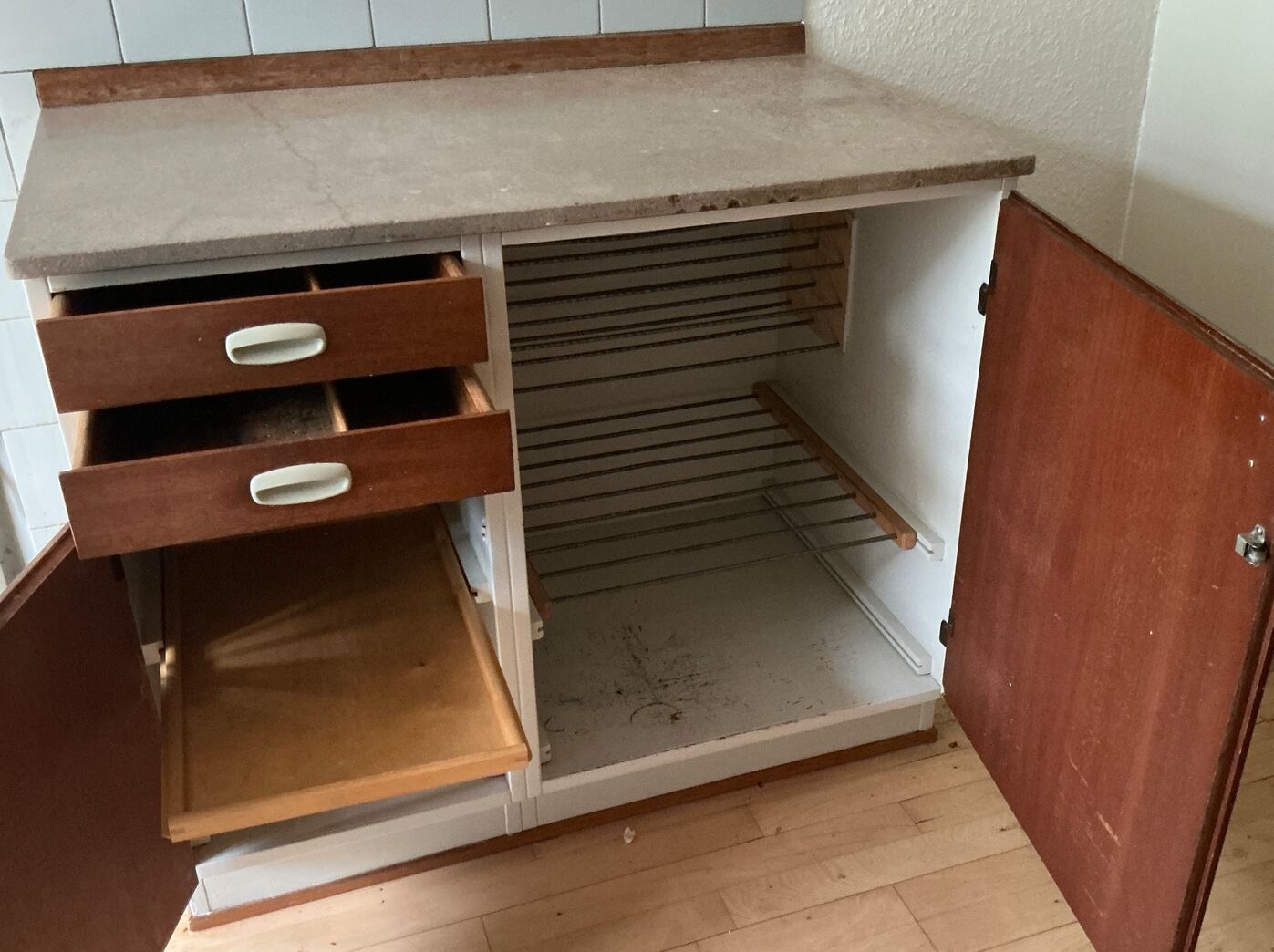 Original 60'er køkken med terrazzoplade