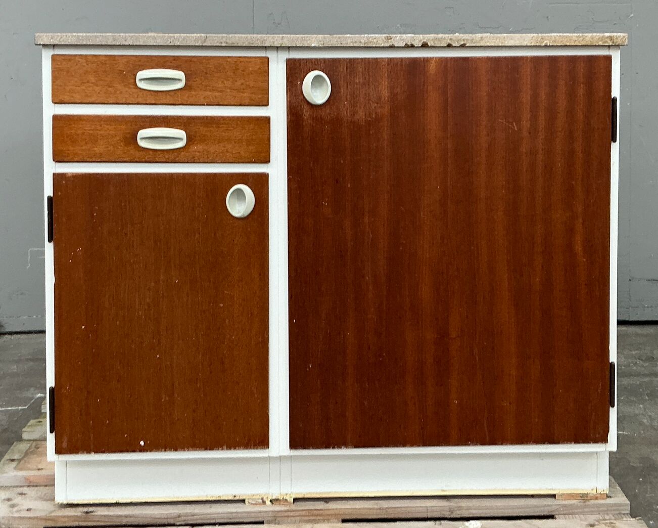 Original 60'er køkken med terrazzoplade