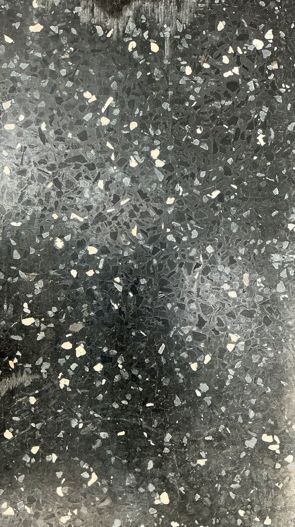 Sort terrazzo vinduesplade