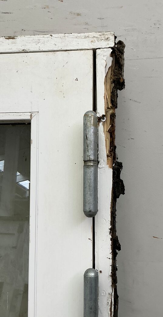Dobbelt yuderdør med termoglas