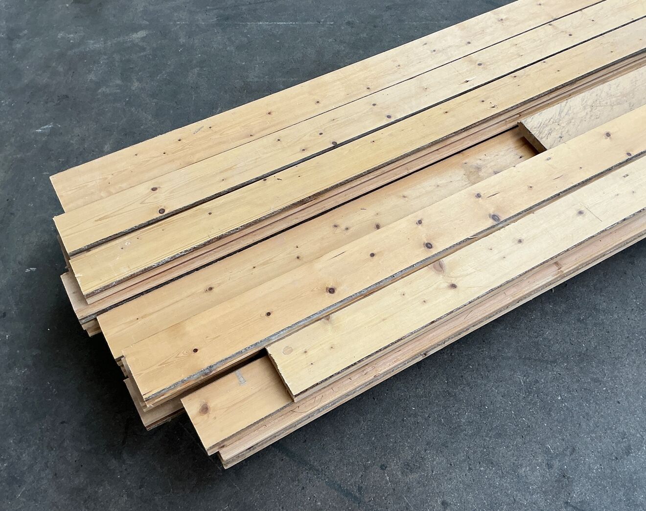 Brugt gulvbrædder i fyr, 6m2, 10 cm