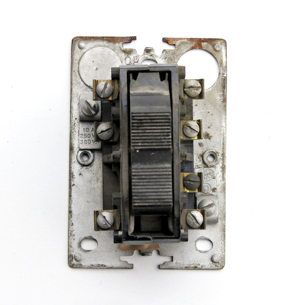 NES afbryder på jernplade 3F+0