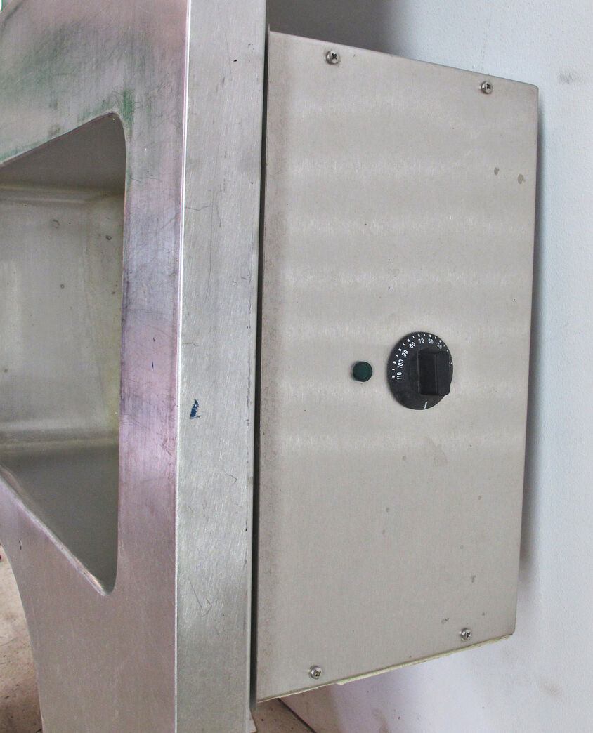 Krum stålbordplade med kogekar