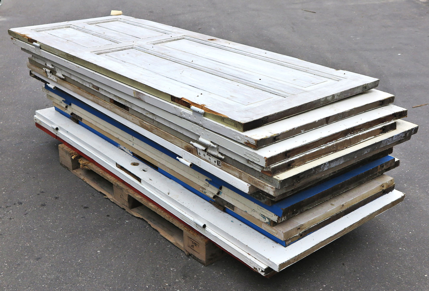 Skæve fyldningsdøre til dekoration