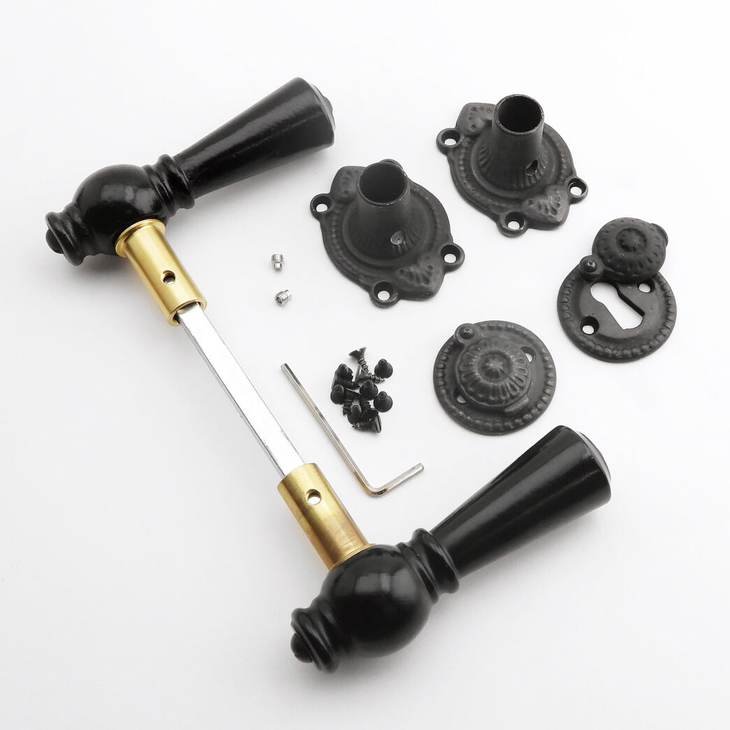 Trægreb til gammel dør - knebelgreb i sortlakeret bøg