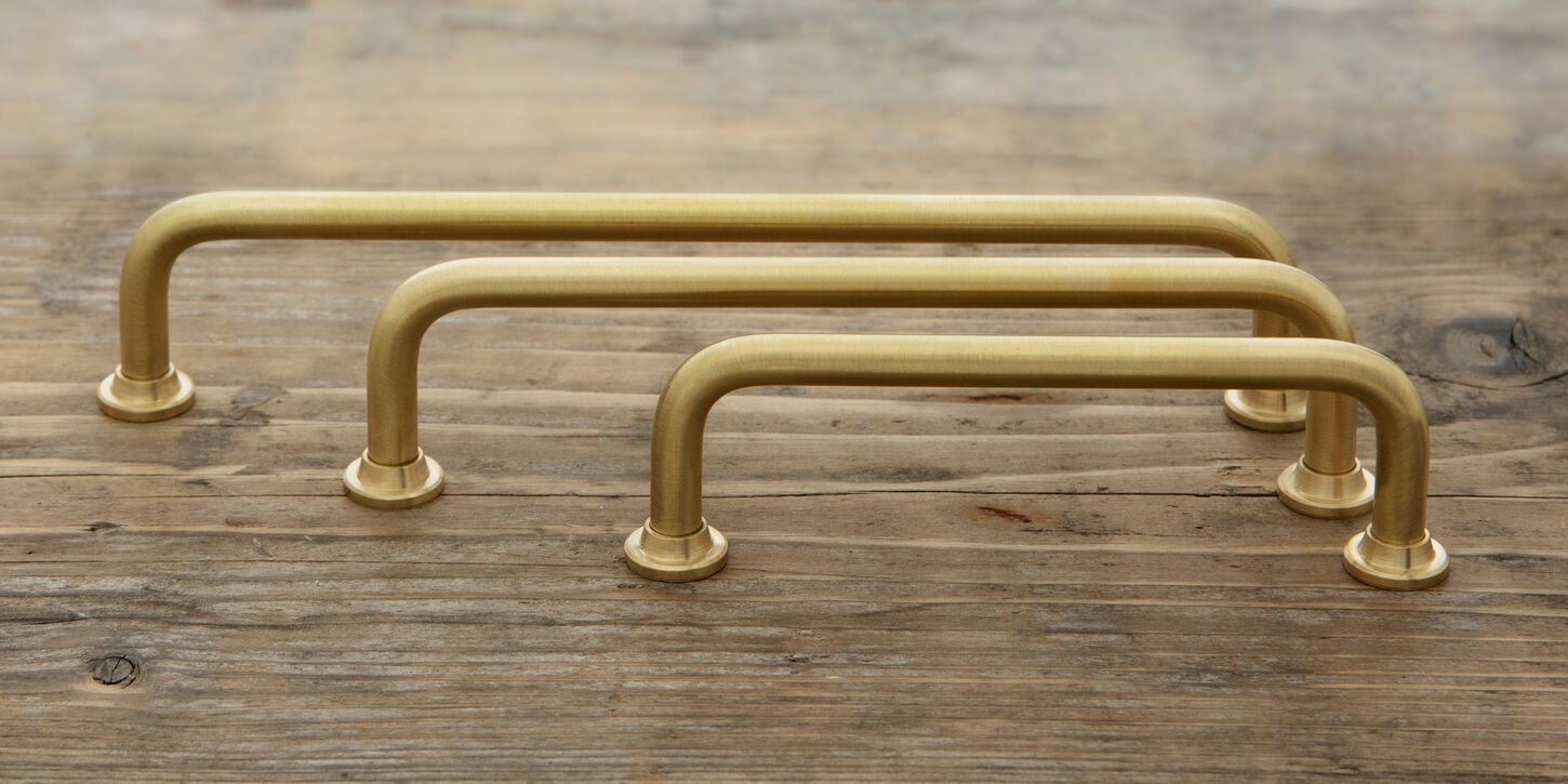 Klassisk bøjlegreb 96mm - mat messing