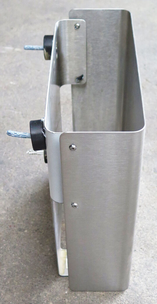 Papirdispenser i børstet rustfrit stål fra D-Line