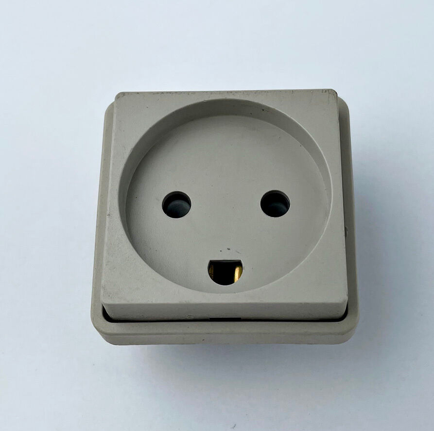 LK stikkontakt Fuga lysegrå 1 modul med jord - dyb model