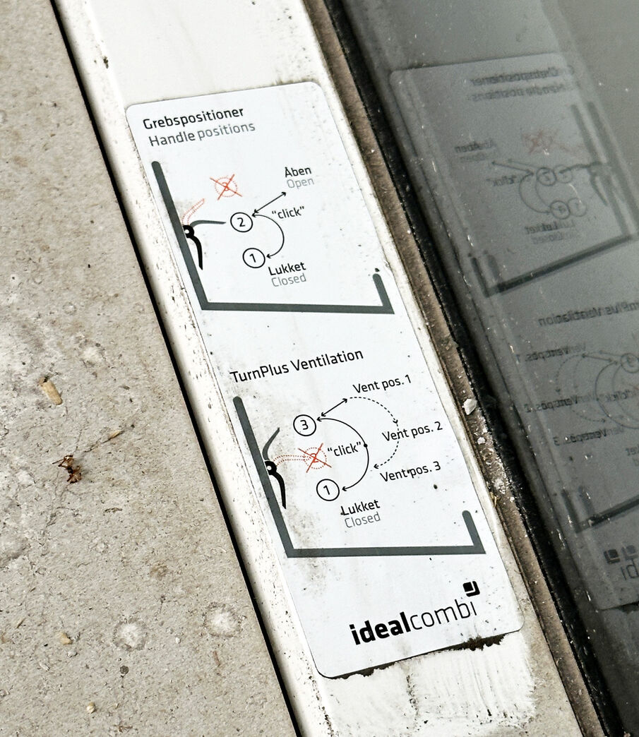 Træ alu vindue fra Velfac med matteret glas