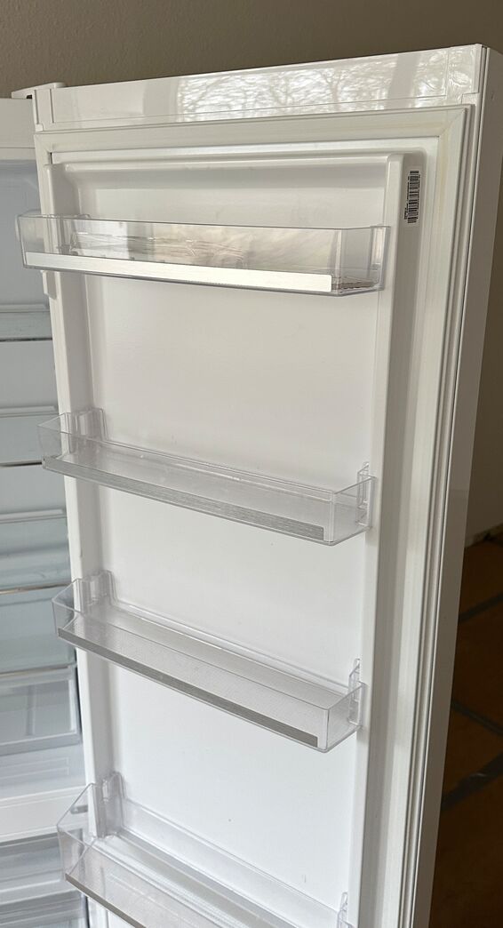 Gram køle/fryseskab i pæn stand