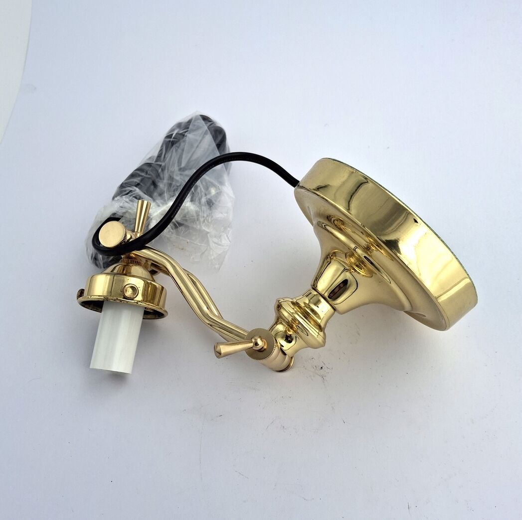 Lille bordlampe i messing med grøn glasskærm