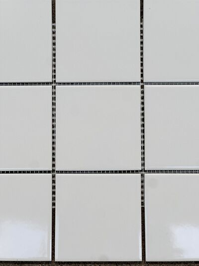 1 m2 grå/hvide vægflise 10x10 cm