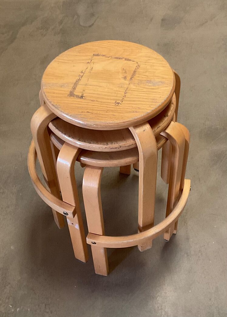 Taburet med fodstøtte