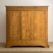 Gammelt fyrretræsskab Gammelt fyrretræsskab