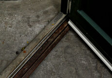 Yderdør med karm/med skade