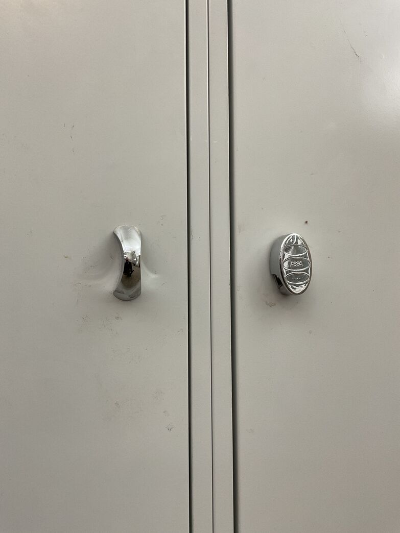 Metalskab med 4 låger