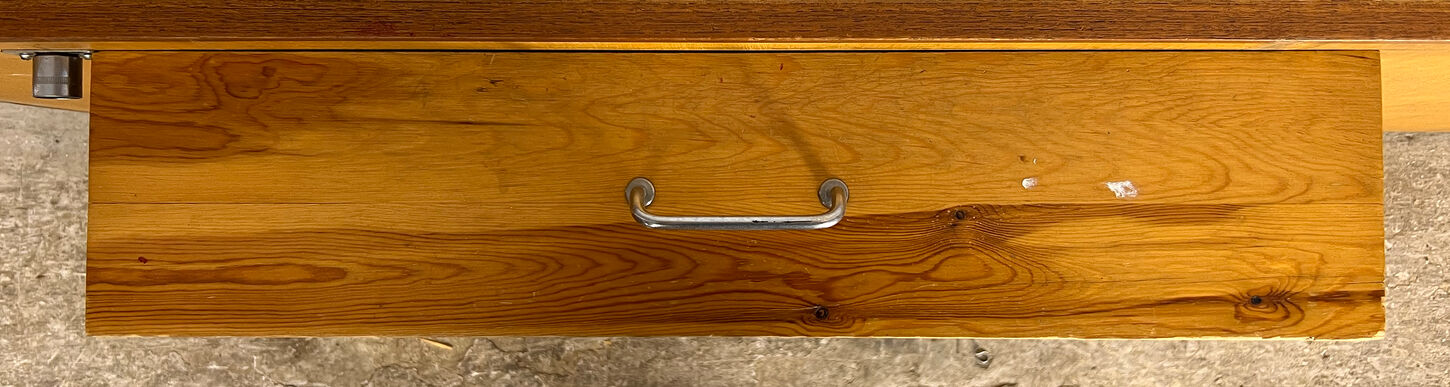 Bordplade med skuffe