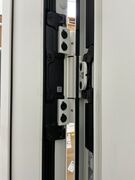 Yderdør med glas og elektrisk låsesystem