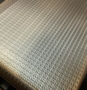 Perforeret metalplade