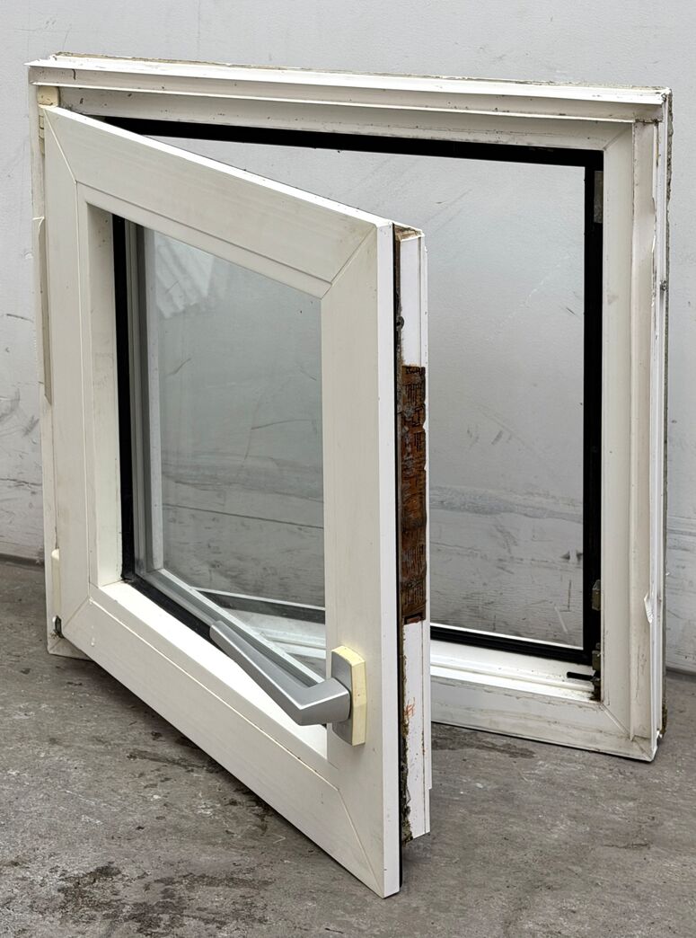 Plast sidehængt/kip termovindue 59x59 cm