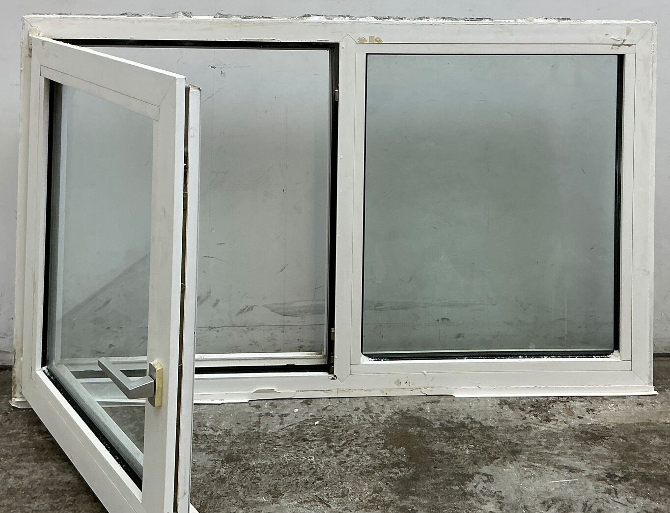 Plast 2-fags vindue med dreje kip og fast karm