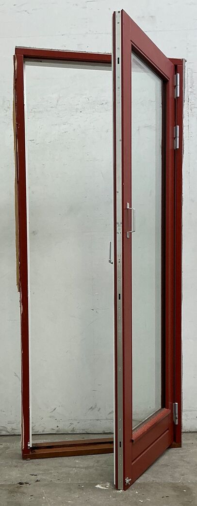 Rød terrassedør med karm