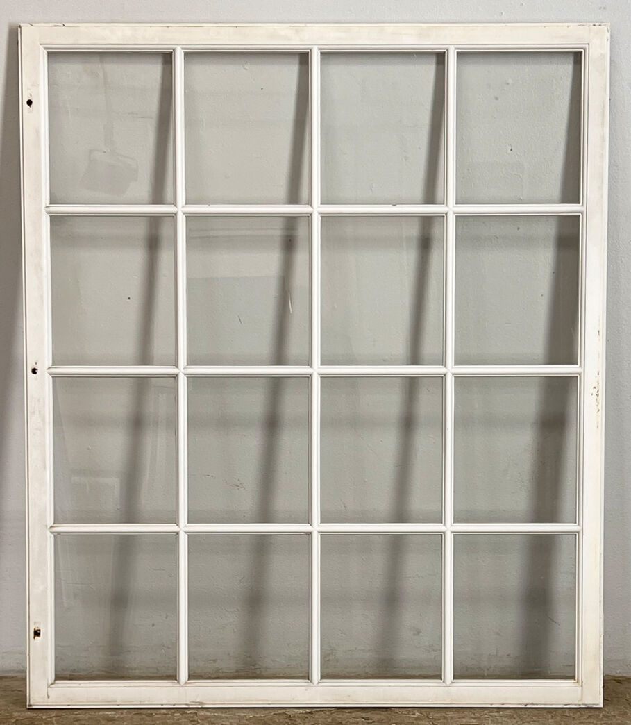 Stor vinduesramme med sprosser