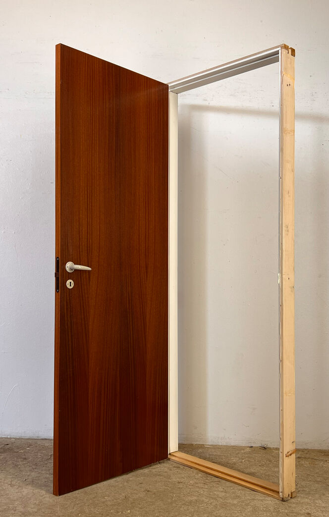 Mahognifineret dør med karm