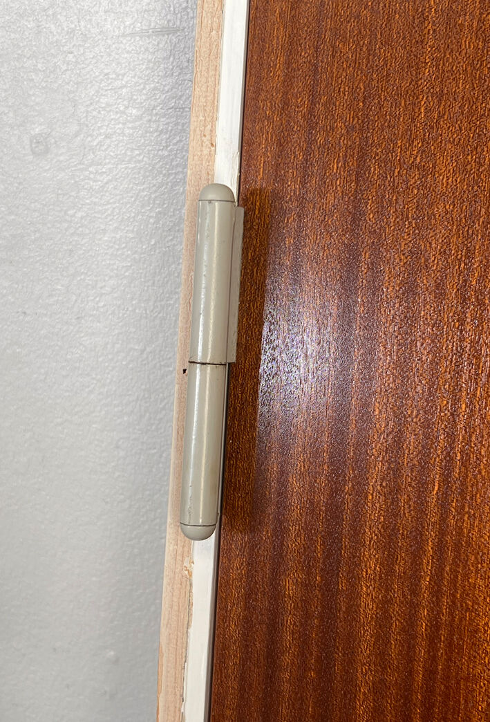 Mahognifineret dør med karm