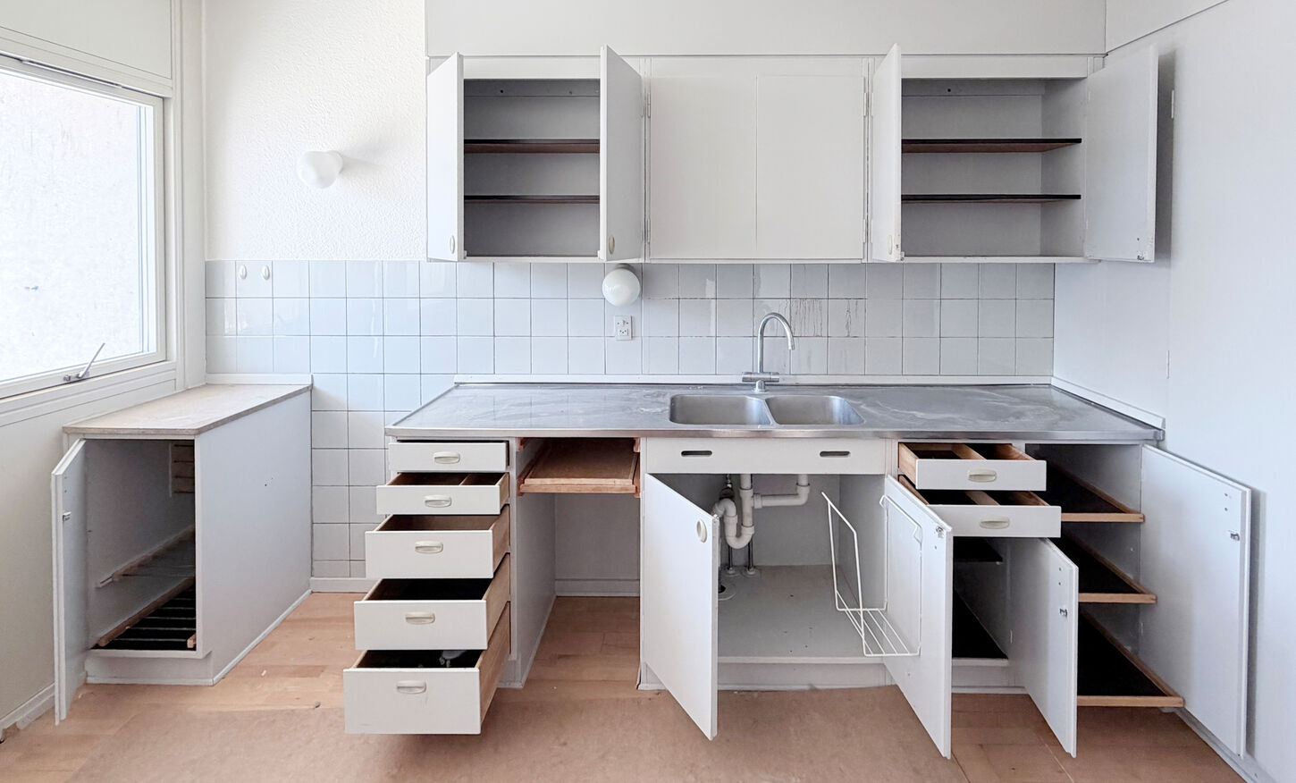 Komplet 60'er køkken - 2 stk overskabe - , malet