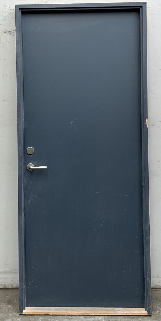 Massiv dør M9 m/karm