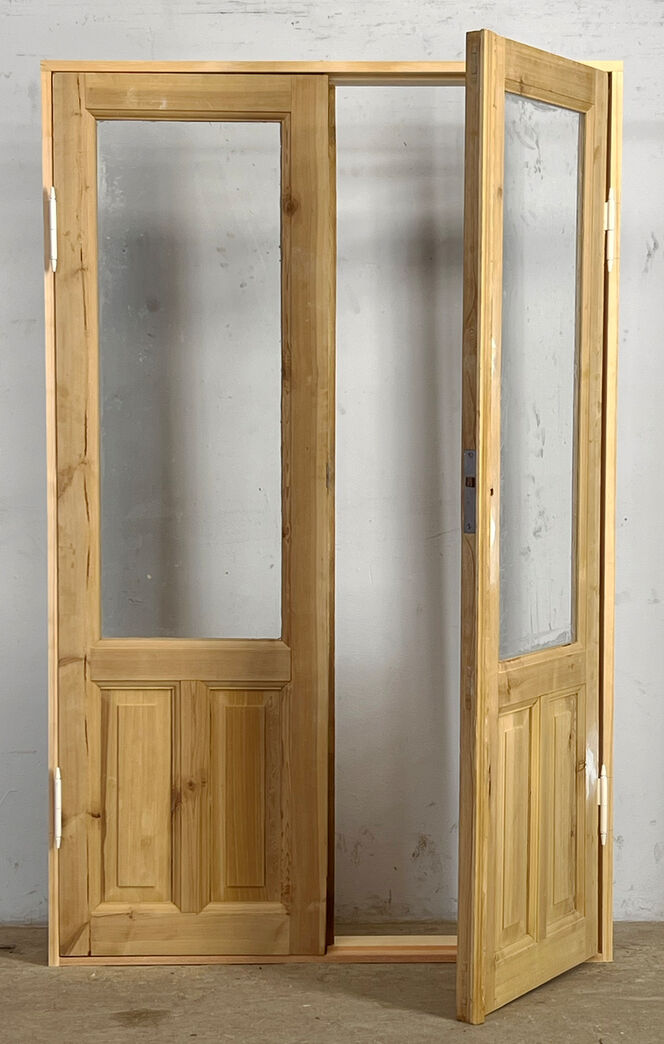 Dobbeltdør med glas og karm
