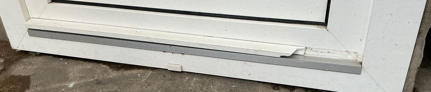 Facadedør i plast med 3 ruder vh - 209 cm
