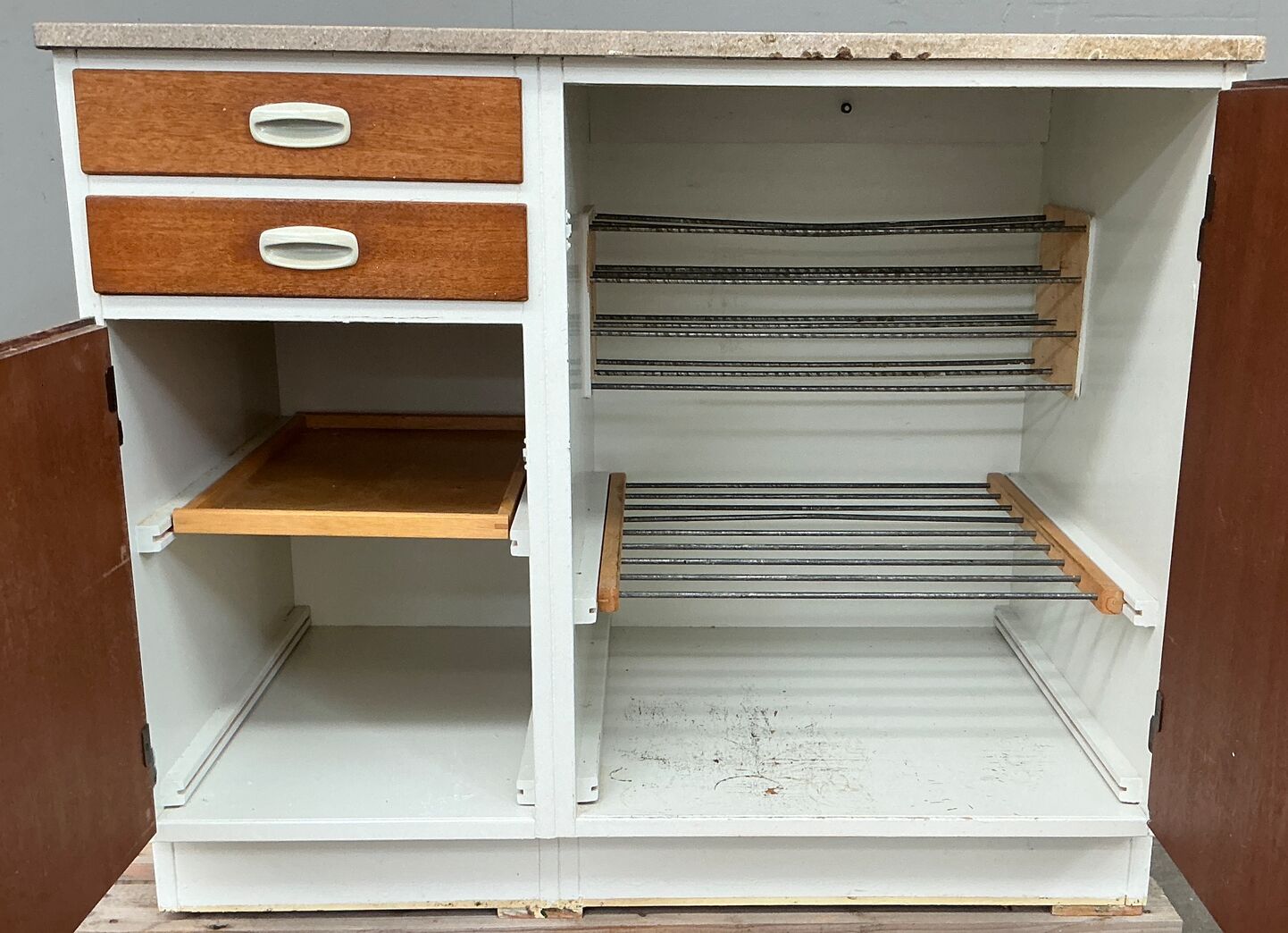 Original 60'er køkken med terrazzoplade