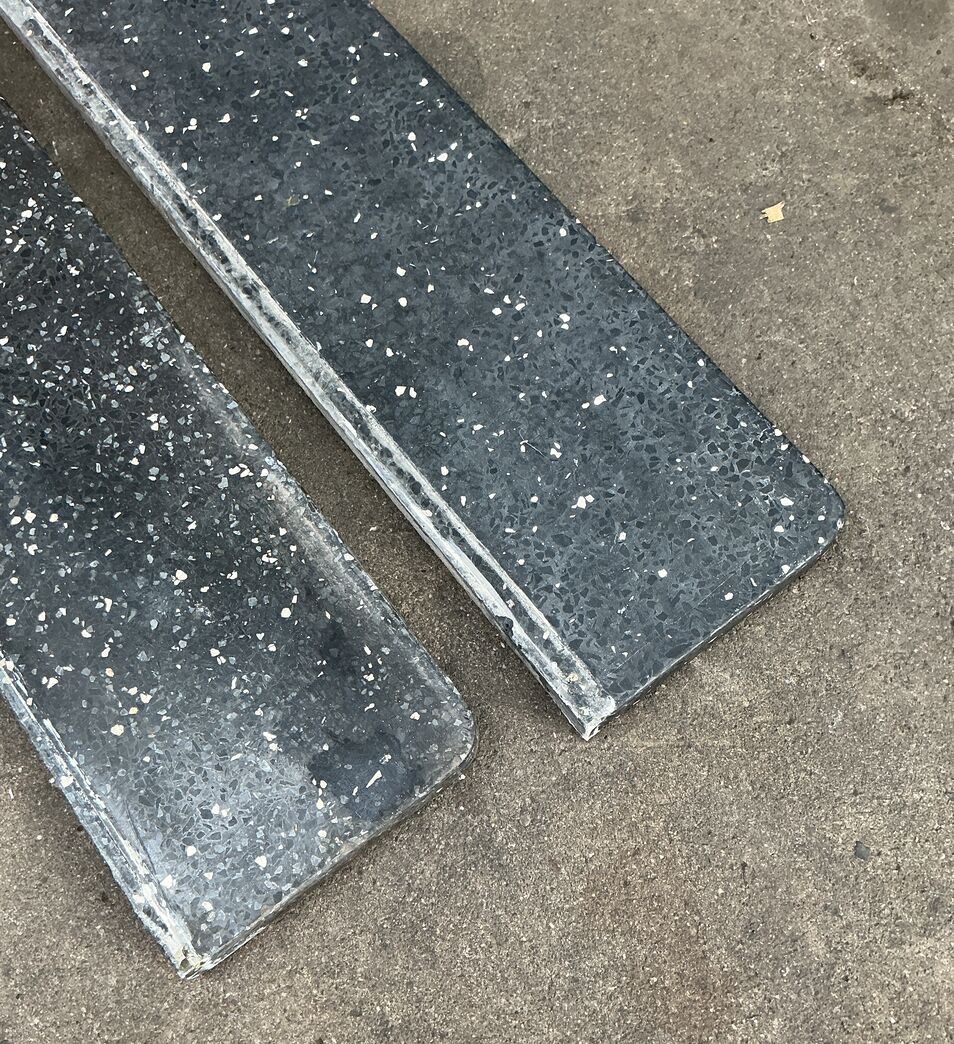 Sort terrazzo vinduesplade